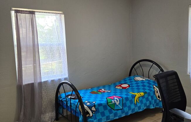 3 beds, 1 bath, $1,695