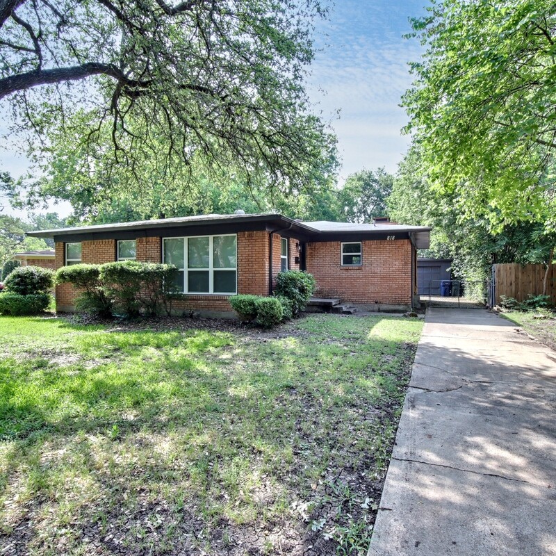 818 BLOSSOM RD