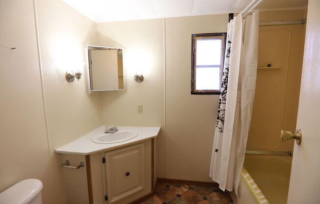 1 bed, 1 bath, 672 sqft, $1,450, Unit Primary 1511- 144