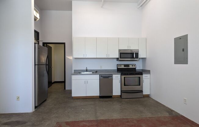 Studio, 1 bath, 669 sqft, $1,245, Unit 420