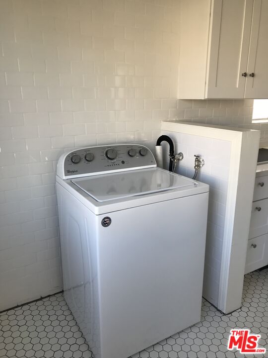 1843 S BEVERLY GLN BLVD