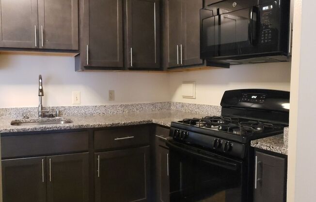 2 beds, 1.5 baths, 1,050 sqft, $2,025, Unit 3347 #101