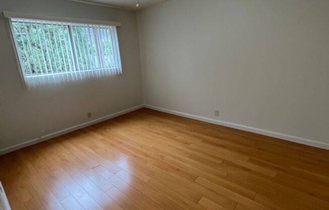 Spacious 2 Bedroom Apartment in Glendale!