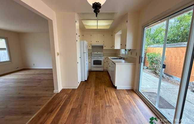 Spacious 3BR/2BA Duplex Home in Millbrae with Private Yard & 2-Car Garage