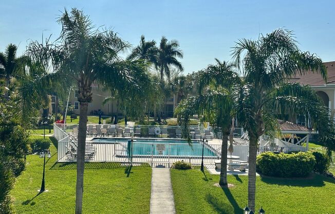 ** Prime McGregor Location - 2/2 Condo - Views Overlooking the Pool **