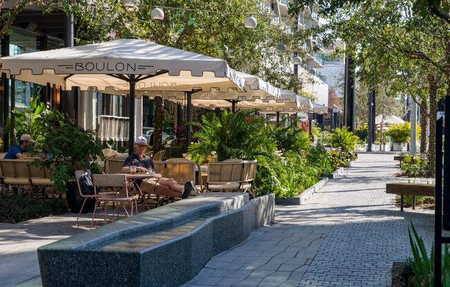 Charming cafés and shaded walkways at Water Street keep Modera Encore close to Tampa’s vibrant dining scene and thoughtfully designed outdoor spaces.