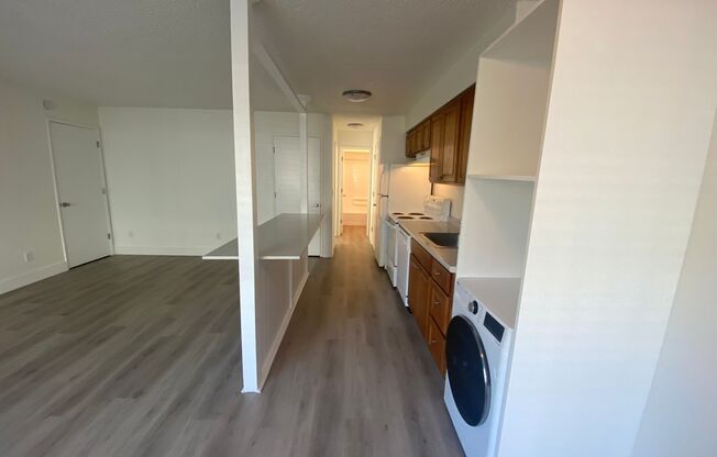 1 bed, 1 bath, 680 sqft, $1,325, Unit 27