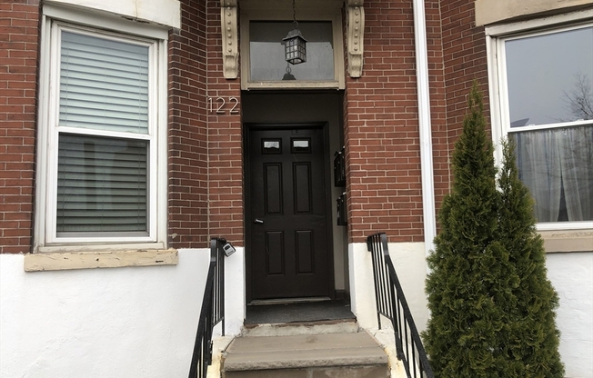 122 LONDON ST