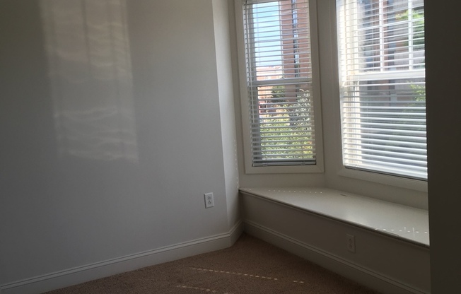 2 beds, 2 baths, 840 sqft, $1,877, Unit 4-0407