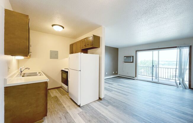 2 beds, 1 bath, 650 sqft, $805, Unit 605-15