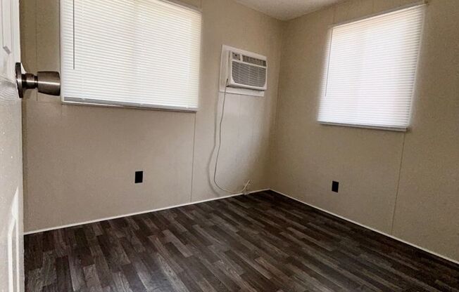 1 bed, 1 bath, 420 sqft, $750, Unit 55B