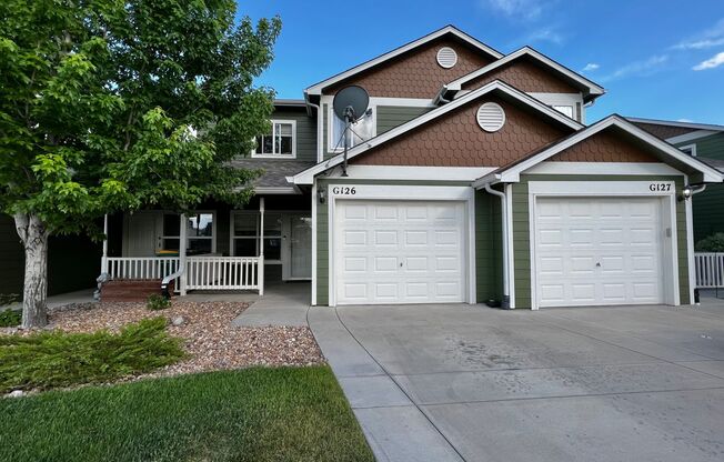 Fantastic 3 Bed 2.5 Bath Townhome in Waterglen Neighborhood!