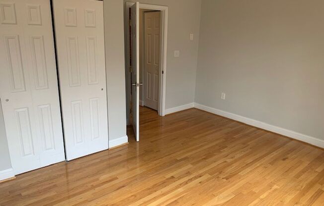 2 BR/3.5 BA Updated Columbia Heights Row House