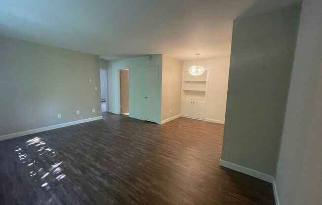 2 beds, 1 bath, $1,425, Unit 107