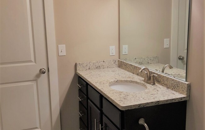 1 bed, 1 bath, 780 sqft, $960, Unit 413