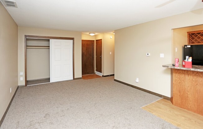 Studio, 1 bath, 350 sqft, $780, Unit 4112 Wyndsor Terrace Building 1 #14
