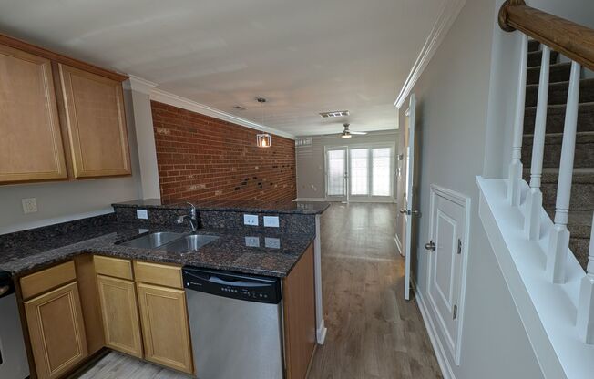Cozy condo located in the Williamsburg on Commonwealth community minutes from Plaza Midwood!