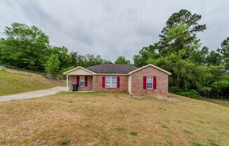 3 bed/2 bath single-family home in Hepzibath, with fenced back yard!