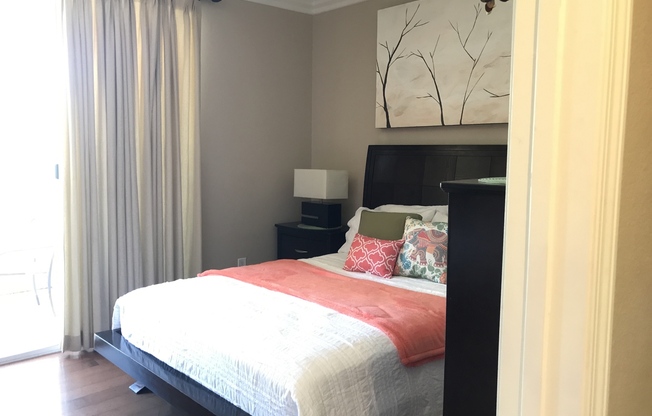 2 beds, 2 baths, $2,400, Unit # 206