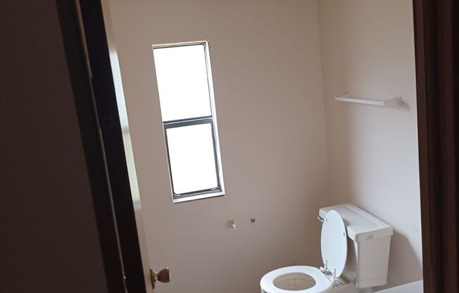 2 beds, 1 bath, $750, Unit Lot 7