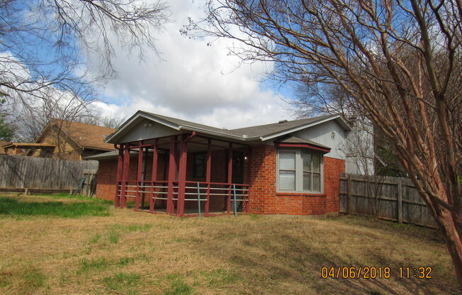 3 beds, 2 baths, $995