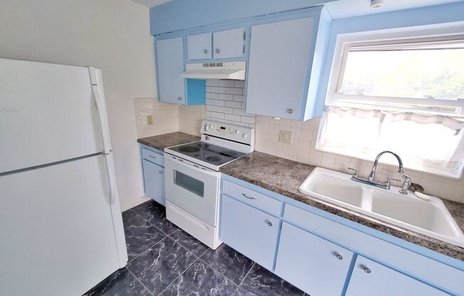 2 Bedroom 1 Bath Second Floor Condo in St. Pete!!