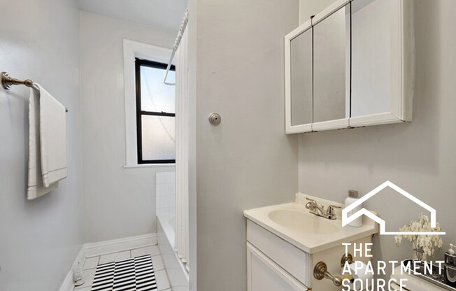 1450 W Byron St 1