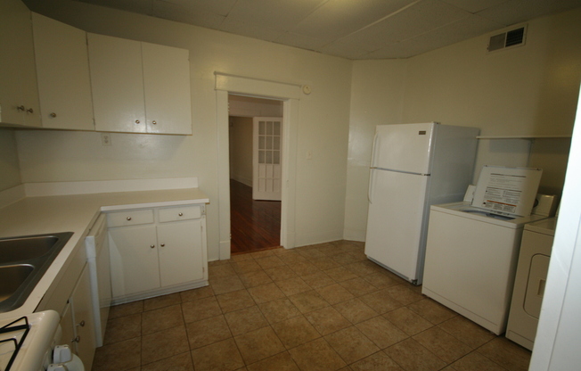 2 beds, 1 bath, $1,995