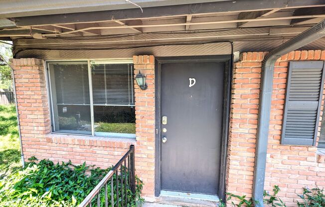 Amazing four-plex unit ready for immediate move in!