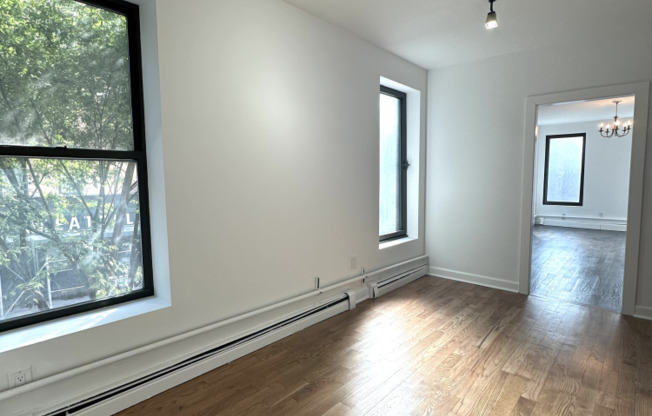 359 W 53 ST