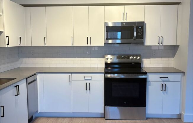 1 bed, 1 bath, 745 sqft, $2,375, Unit 405