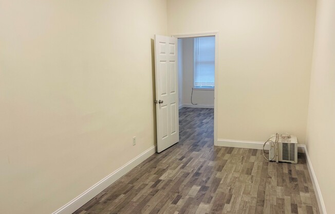 2 beds, 1 bath, $2,200, Unit 2L