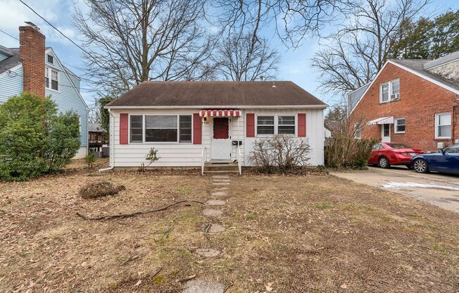 Well Maintained 3 Bedroom 1.5 Bathroom Split Level Home In Desirable Glencarlyn