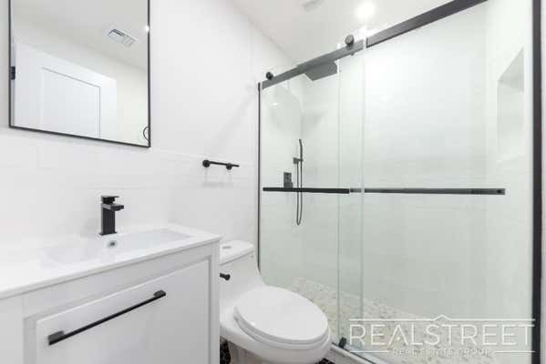 15 HAMPTON PL