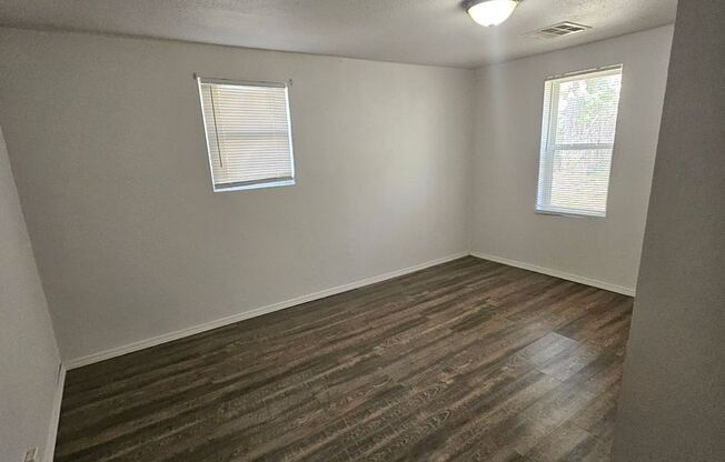 2 beds, 1 bath, $775