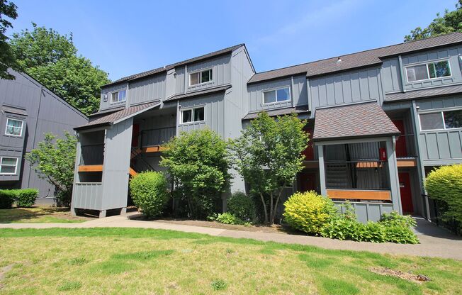 Fully Remodeled 3 Bedroom/2.5 Bathroom Lake Oswego Condo