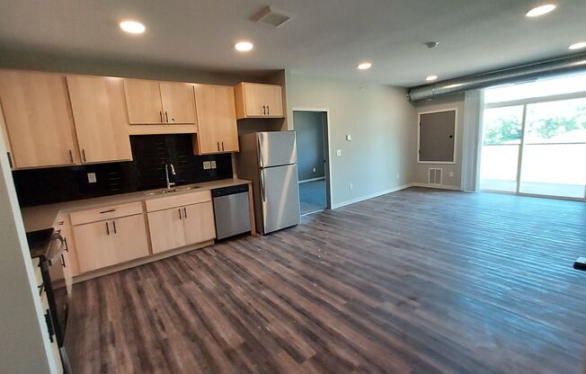 2 beds, 2 baths, 1,039 sqft, $1,824, Unit 330
