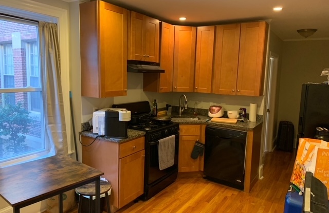 2 beds, 1 bath, $3,400, Unit 14