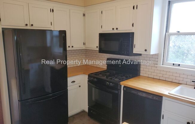 Craftsman Style, Modern Amenities Steps from Main St.