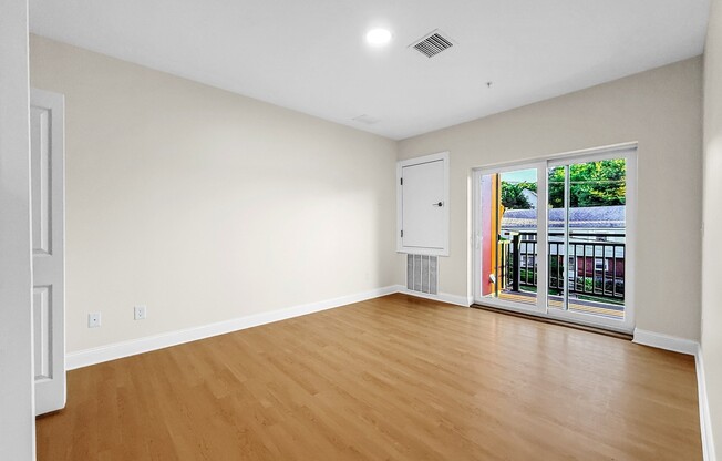 2 beds, 1 bath, 965 sqft, $2,900, Unit 300