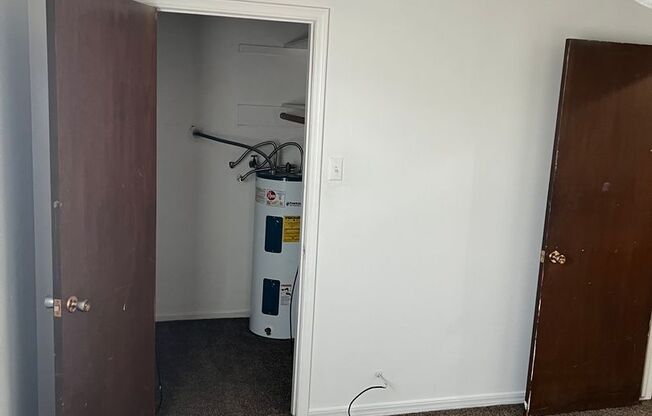 1 bed, 1 bath, 700 sqft, $450, Unit 12