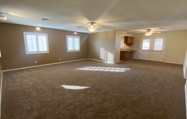 Rustic 3 bd/2 ba 2 Stall Horse Property: Comfort, Convenience & Space to Ride! W/ RV PARKING!