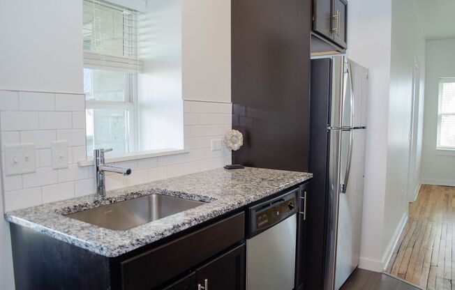 1 bed, 1 bath, 562 sqft, $910, Unit 907-401