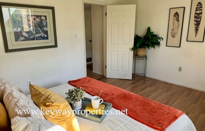 2 beds, 1 bath, 800 sqft, $950, Unit Apt. 4