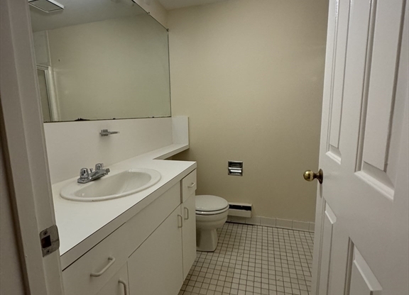 2 beds, 2 baths, $3,500, Unit 24B