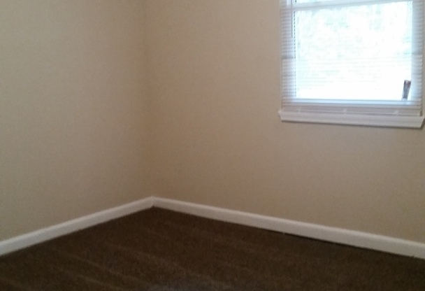 2 beds, 1 bath, $1,295