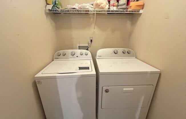 3 beds, 2 baths, $1,900, Unit Unit D