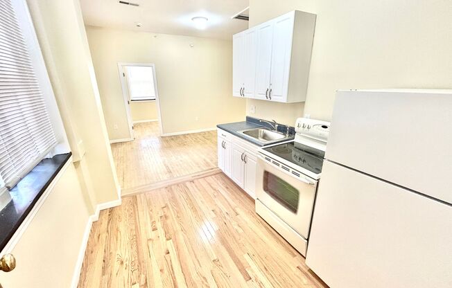 1 bed, 1 bath, 272 sqft, $1,100, Unit 2E