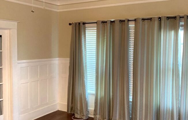 ZERO APPLICATION FEE FOR THIS ALTA VISTA BUNGALOW!