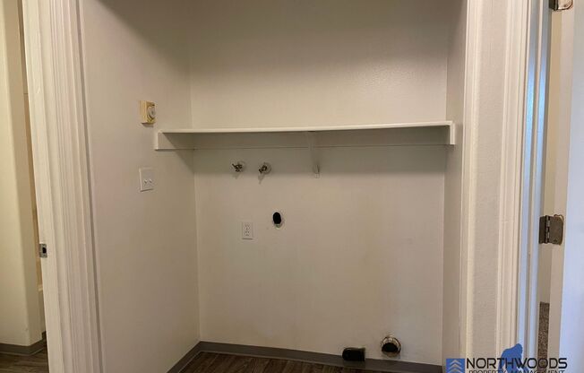 2 beds, 1 bath, $1,200, Unit # 4